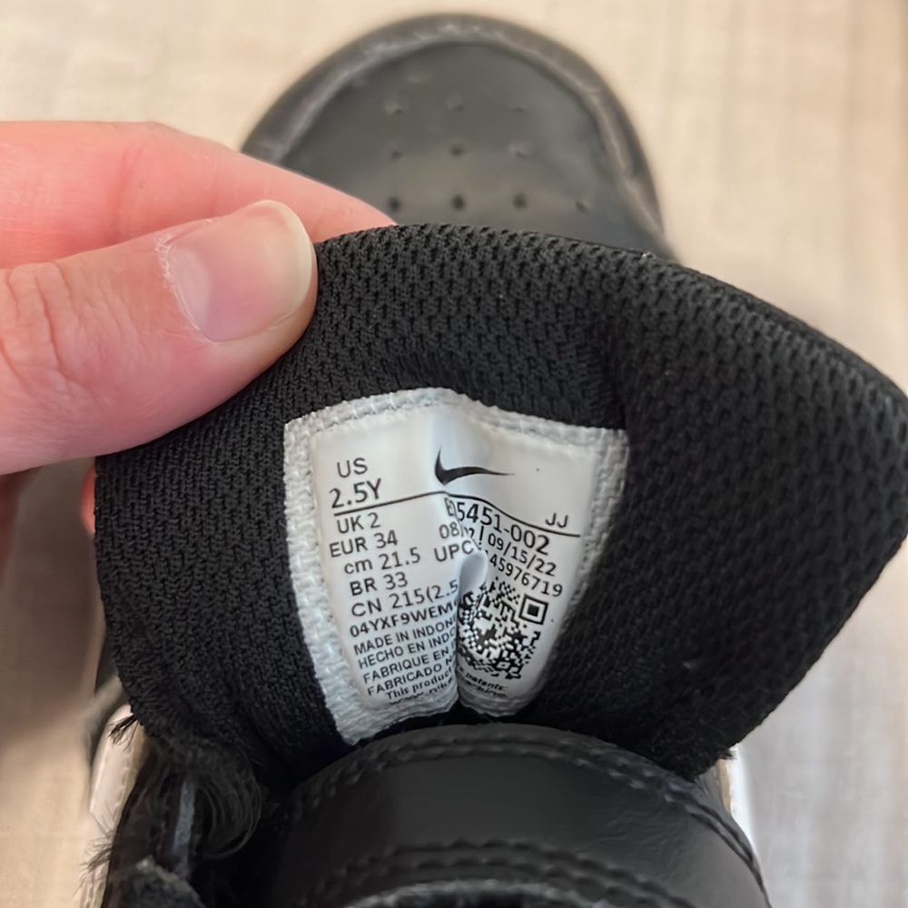 Boys Nike sneakers - Picture 5 of 7
